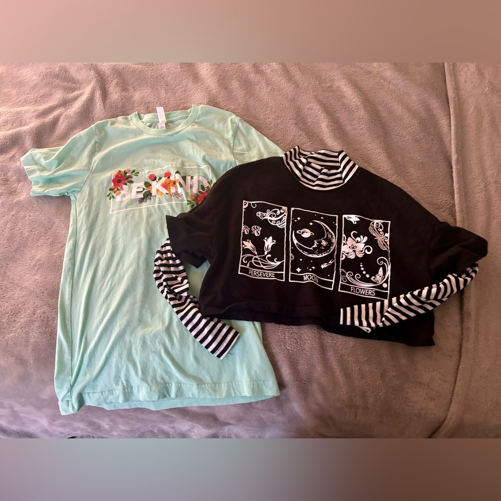 2 women’s size small tops